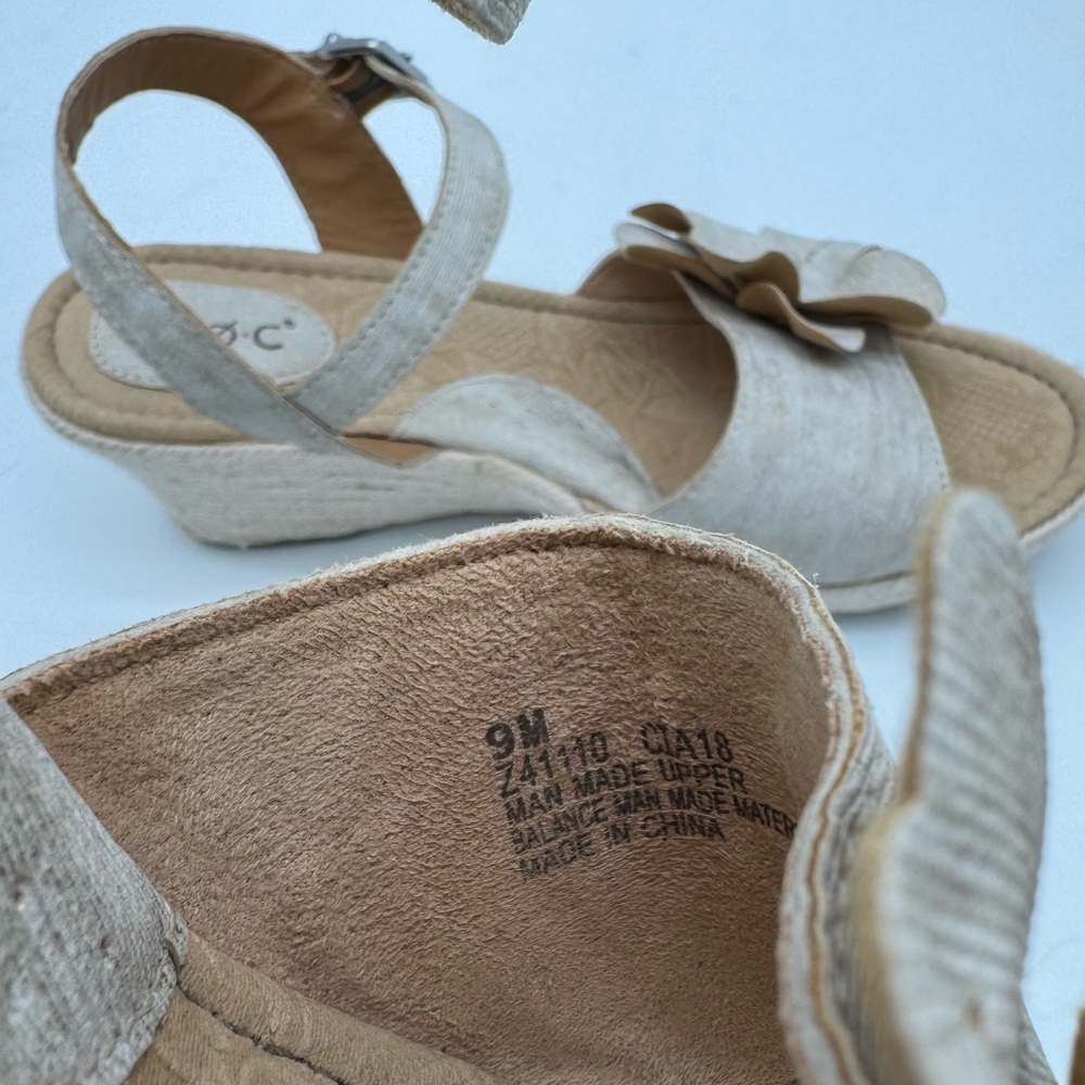 Born Tan Gold Canvas Flower Espadrille Wedge Sandal Size 9 M - Picture 9 of 10